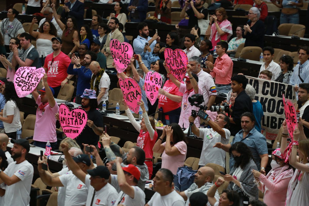 Es un honor compartir este momento de compromiso y gratitud junto a nuestro Presidente <a href="/DiazCanelB/">Miguel Díaz-Canel Bermúdez</a>. La emoción nos embarga al recibir a los más de 600 compañeros de 38 países del #ConvoyNuestraAmérica. Su presencia es la prueba más fehaciente de que #CubaNoEstáSola. ¡Gracias!