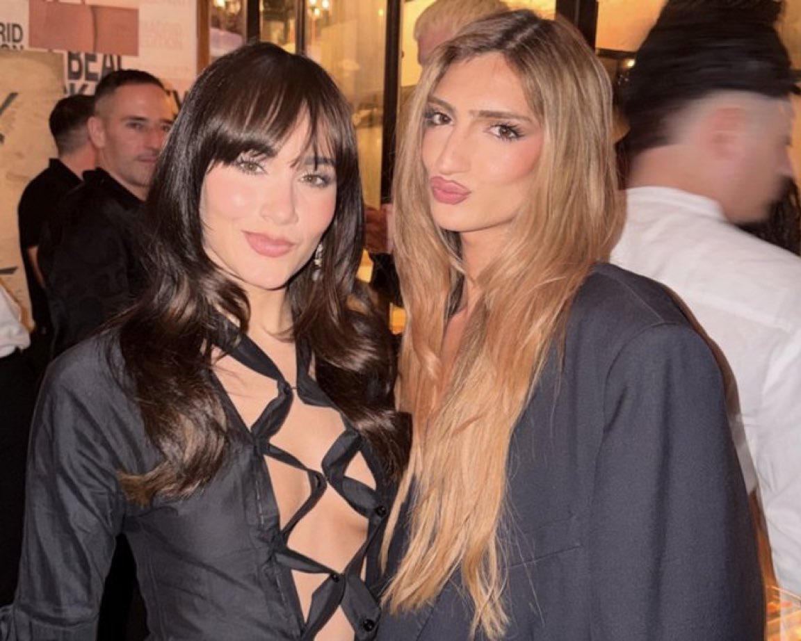 pastaitana's tweet photo. AITANA Y LA SHANNIS MIS DOS MUNDOS https://t.co/oKEfBAh0gb