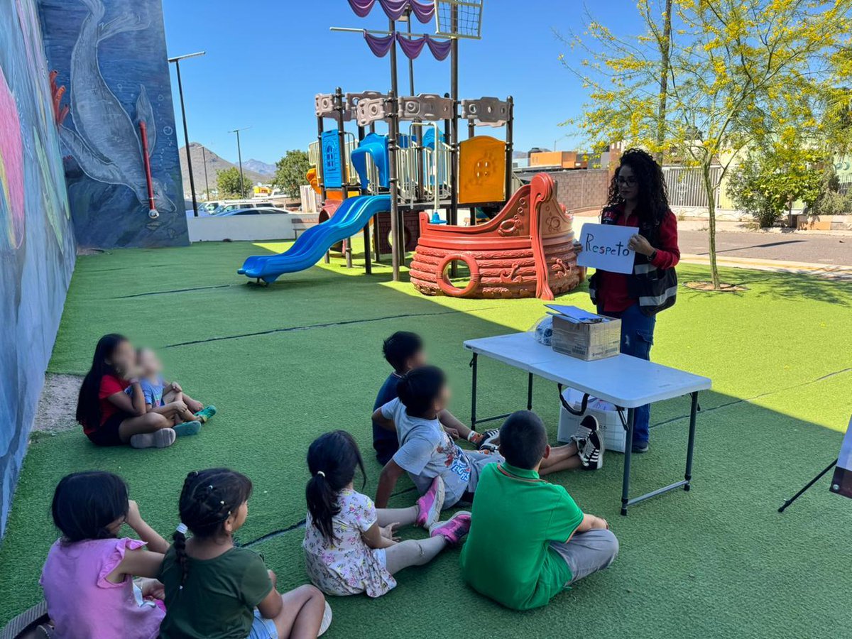 SonoraSeguridad's tweet photo. El parque lineal del Complejo de Seguridad en #GuaymasNorte es un espacio donde niñas y niños juegan y conviven.
Con apoyo del Centro Estatal de Prevención del Delito, se impulsan deportes y valores.
#SSPCSonora https://t.co/oS8AGWB4WM