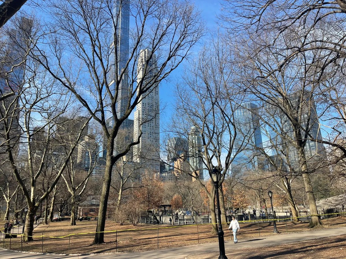 luna_brooks110's tweet photo. NYC spring hit fast this year.. Streets alive.. flowers, heels, runners, and office hustlers. Central Park still shaking off winter... but the city moves, always. MoMA next for Matisse & Warhol
#NYCVibes #SpringRush https://t.co/tVbRYQUyQb
