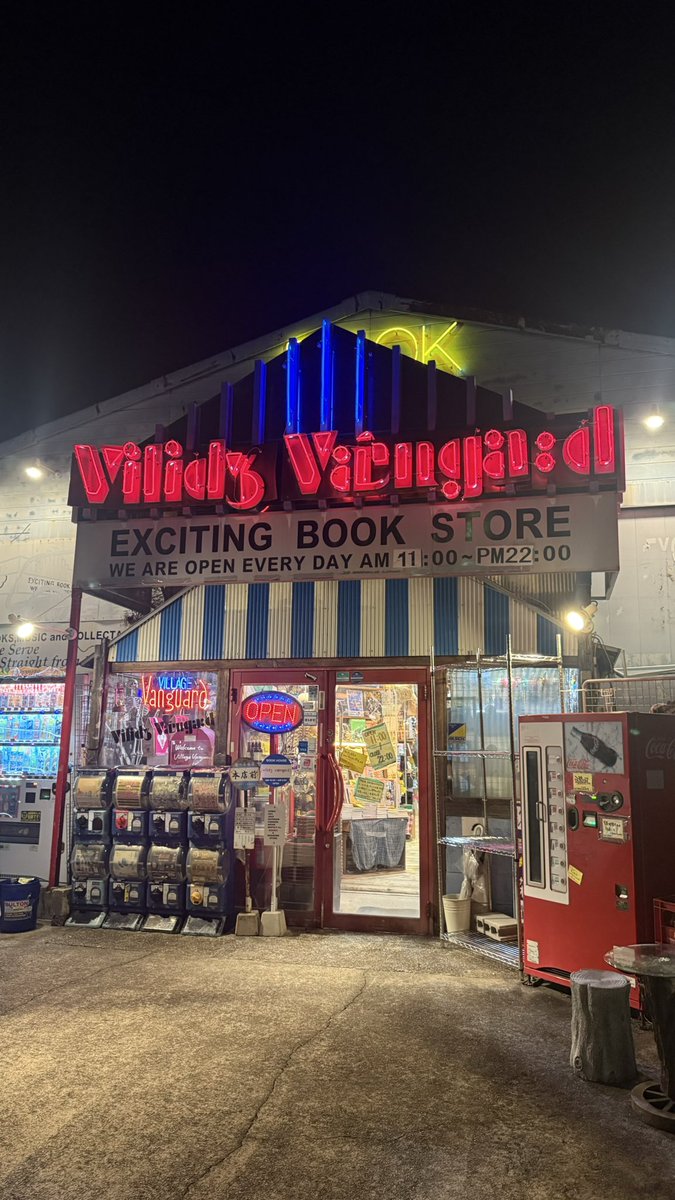 madmousecomic's tweet photo. 今週の4枚
①レイジの赤スウェットとマッチしてる
②本店閉店悲しい
③コーチンレバ刺し
④ブシュミでとうとう服を作ろうと思う。誰も好きじゃないも思うので、ゲリラで発売する https://t.co/es4o7FstEj