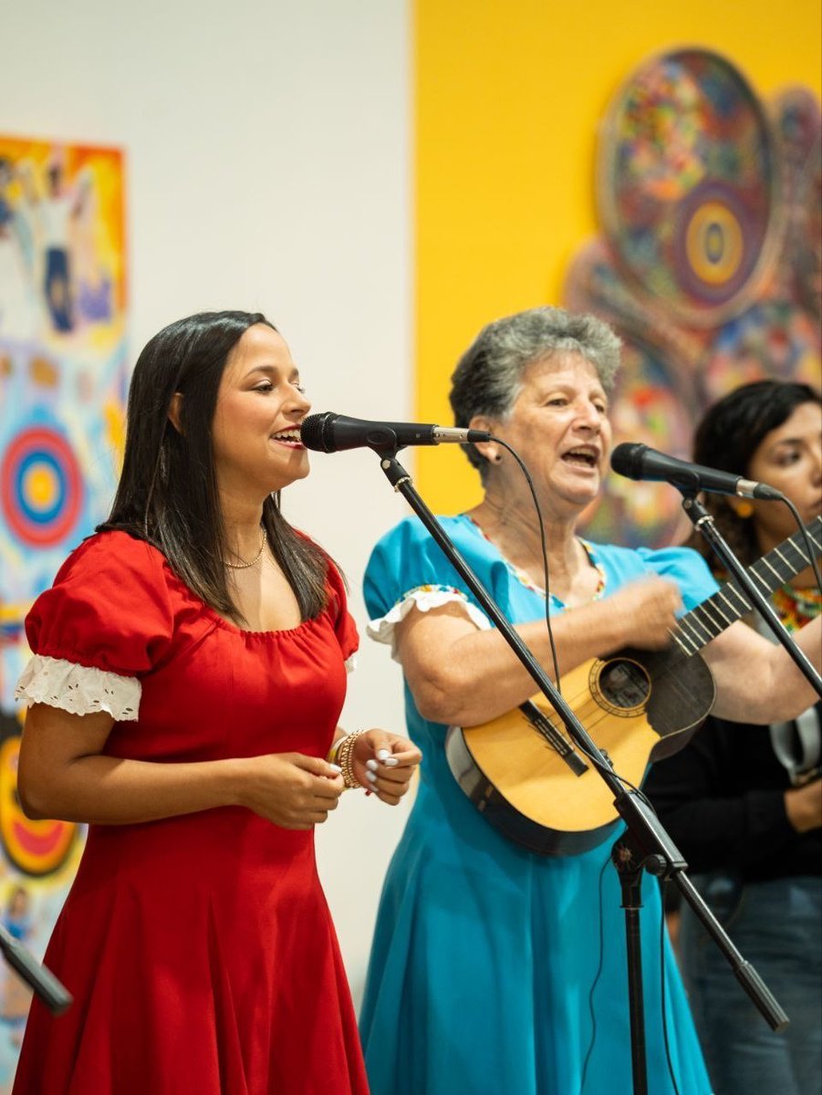 #20Mar | Presidenta (E) Delcy Rodríguez entrega Premio Nacional de Cultura y Reconocimiento de las Glorias Artísticas de Venezuela. <a href="/delcyrodriguezv/">Delcy Rodríguez</a>