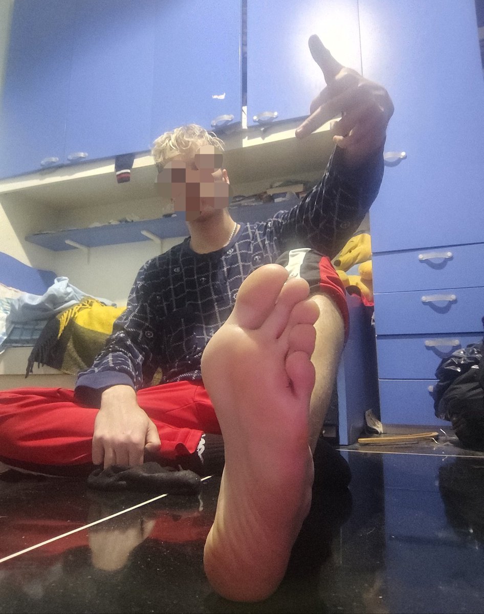 Gabb33331's tweet photo. So che vorresti stare qui sotto brutto verme eh?😈
Se questo è il tuo desiderio, fatti drenare un po' verme 😌
https://t.co/1OEOT9hyWC
#twink #feetworshi̇p #moneyslave #verme #slut https://t.co/Kd4AFEnM1F