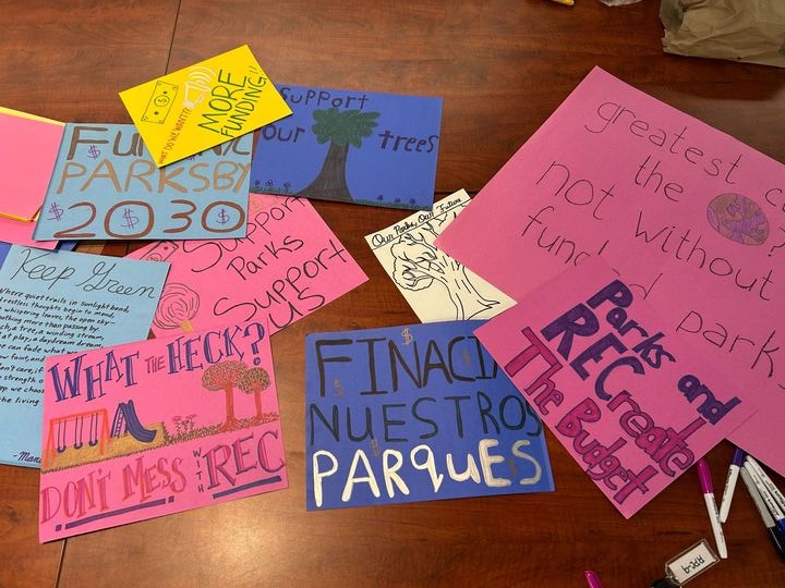 RiversideParkNY's tweet photo. Today our Advocacy Club got ready for Monday’s Play Fair Rally at City Hall. Meet us there at 10:30am and make your voice heard! We’re standing up for fully funded NYC Parks which means more sustainable parks, working restrooms, and safe, green spaces for everyone. https://t.co/0gr7FmByTw