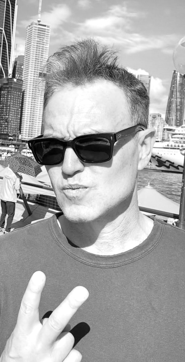 Mark Hoppus Smiling tweet media