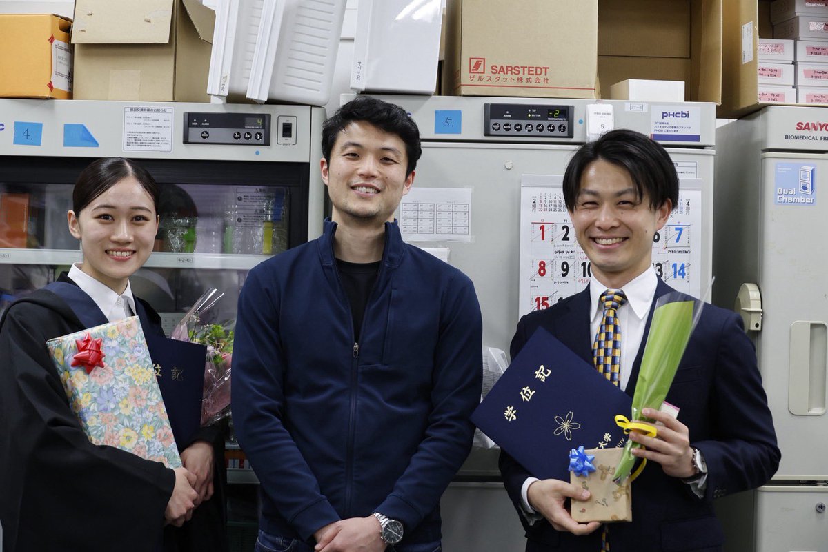 research_Hijiri's tweet photo. 無事に学位授与式を終えました🎓

またこの度は、院長表彰、学長表彰、理学部同窓会特別賞もいただき、とても嬉しく思います。

柳研究室では先生方をはじめ、沢山の仲間に支えられて、充実した時間を過ごすことができました！
本当にありがとうございました🙇‍♀️ https://t.co/35szCYOT4b