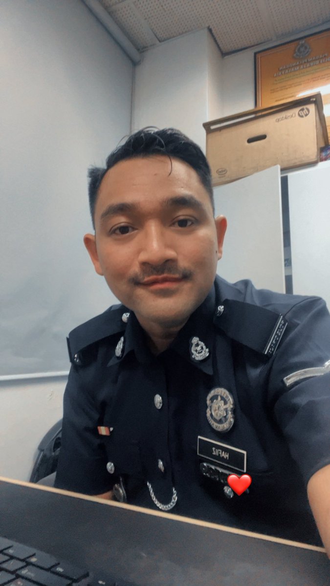 hafiiz2769's tweet photo. Masih On Duty pagi Raya 🌺 https://t.co/M0qJnmoBpB