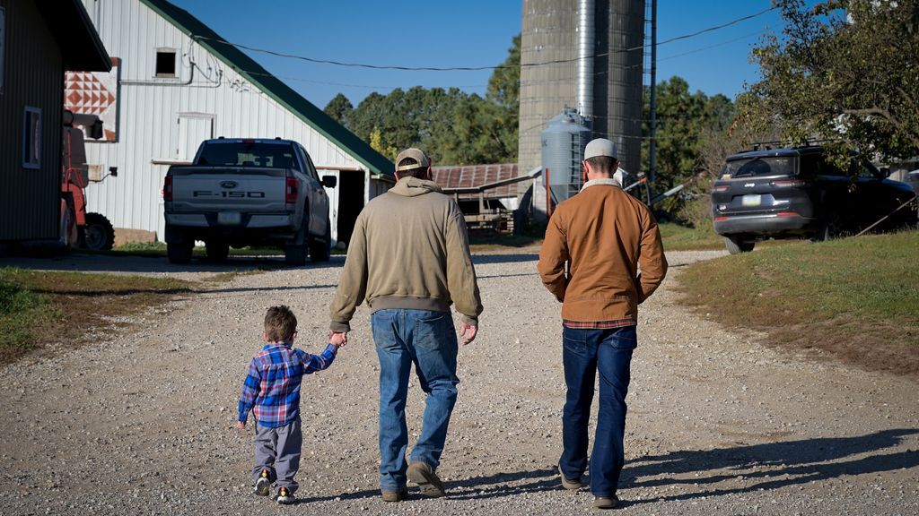 RobSandIA's tweet photo. Iowa farmers are not only the backbone of our state, but of the entire country. What they need now more than ever before is support and stability – as governor, that's what I'm committed to deliver. #NationalAgWeek #AgWeek https://t.co/IsL4m6Ev2R