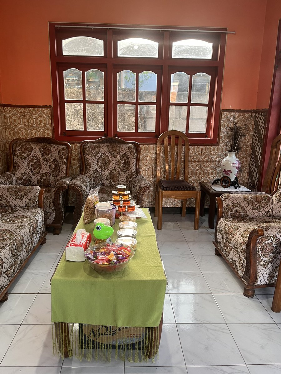 Foreign body tweet media