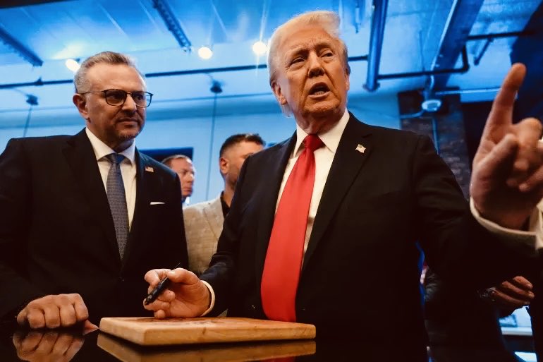 ترامب: العمليات العسكرية الأمريكية ليست لإسقاط النظام الإيراني