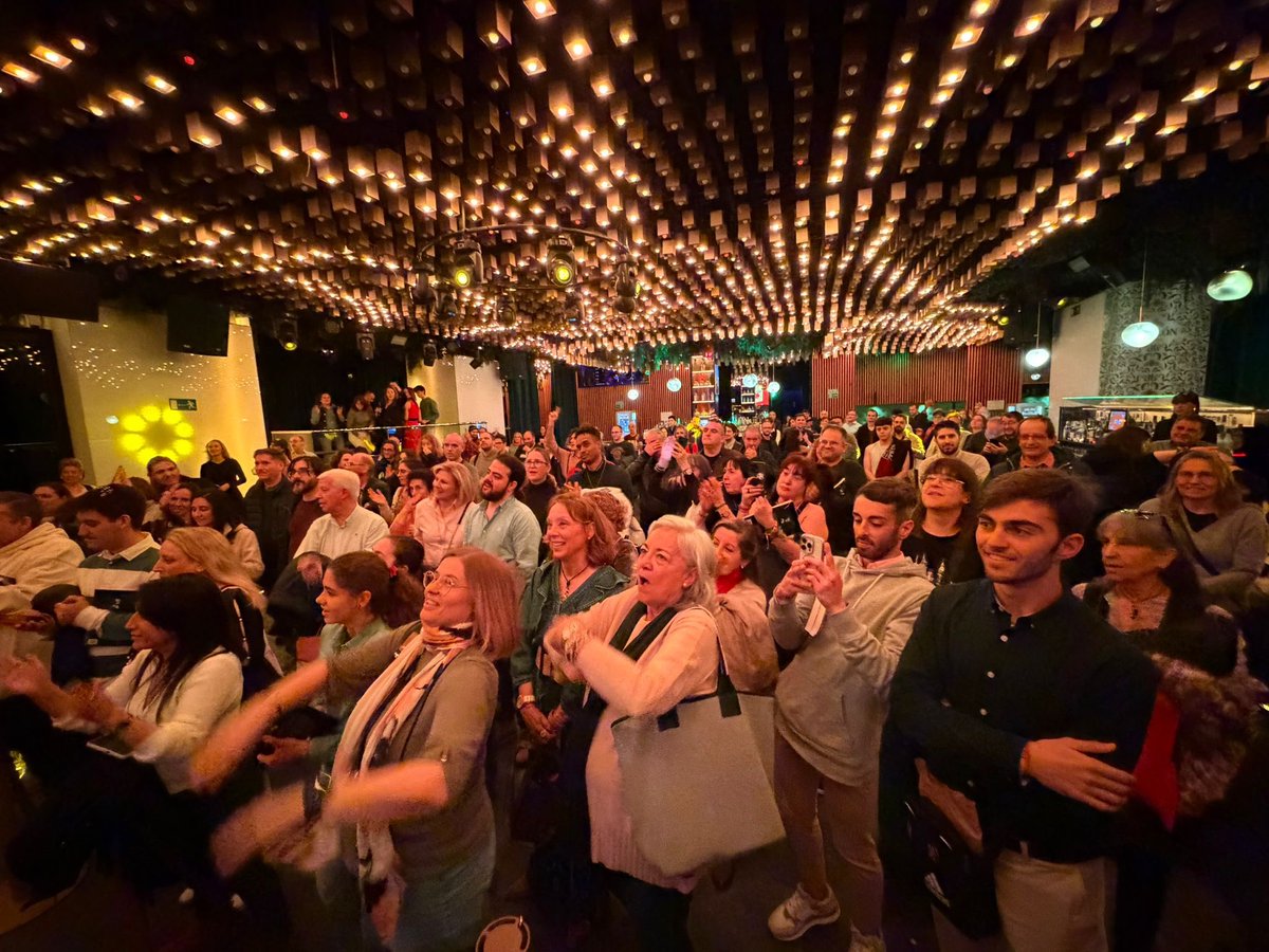 InfoVlogger tweet media