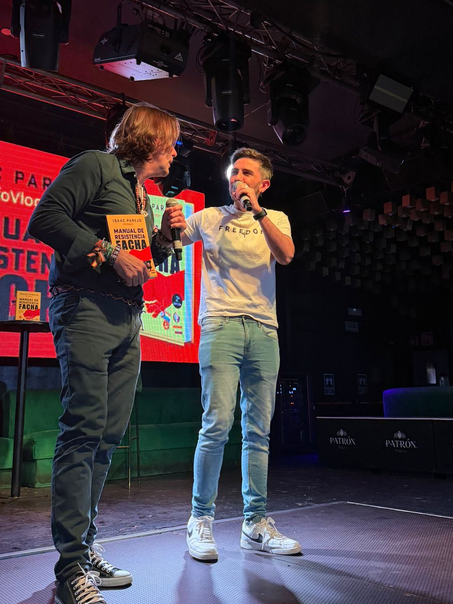 InfoVlogger tweet media