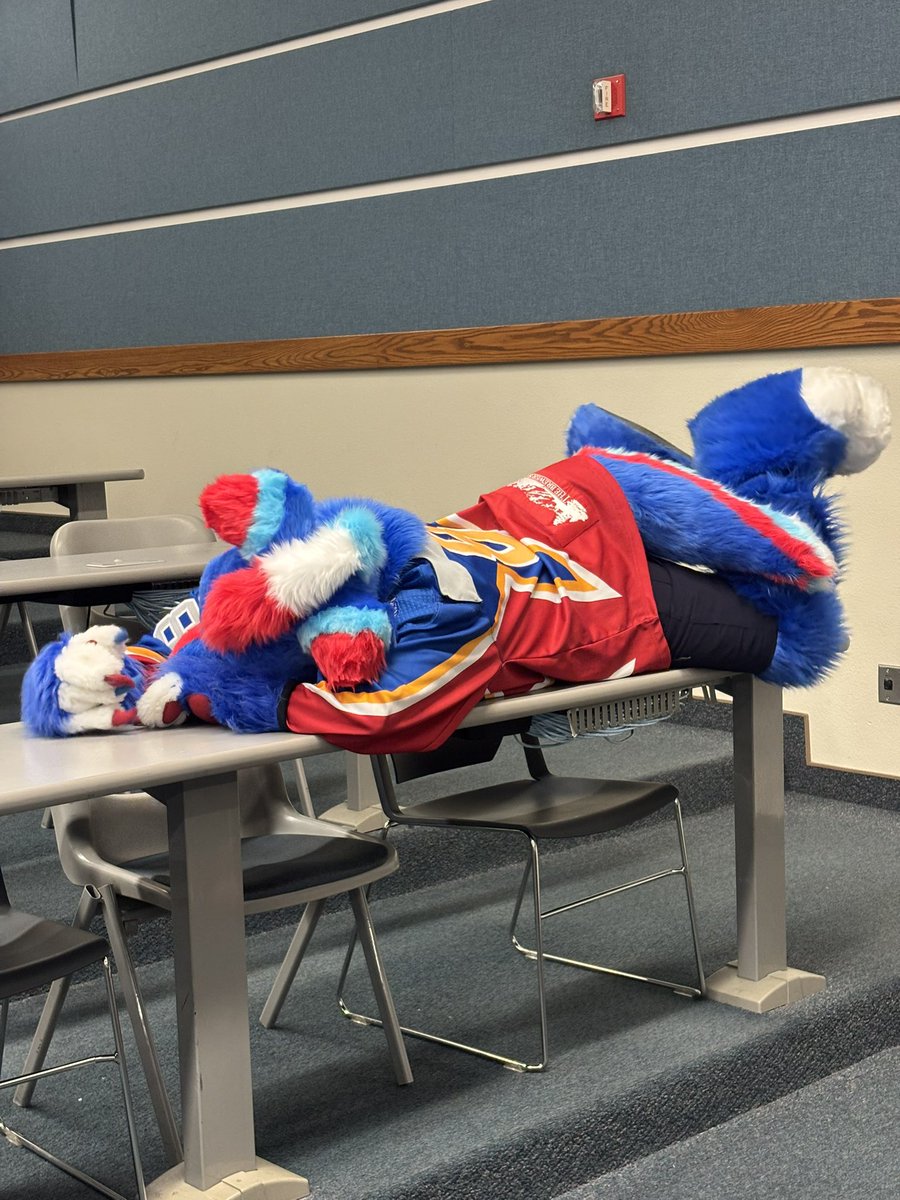 Pepsi ❤️🩵💙 tweet media