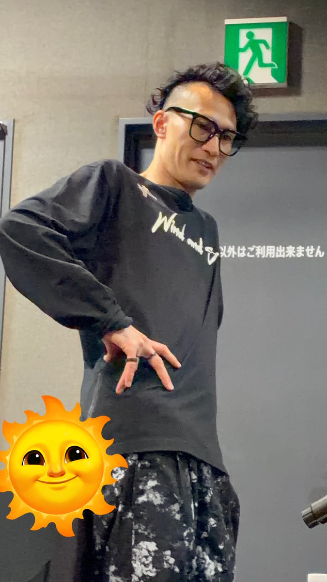 鹿児島でたらめ弾丸ツアーをキメてきました！乗換案内に騙されて開会式にはギリギリ間に合わなかったけどパビリオンに入場したら監督とタローマンがいた！トークショー＆サイン付き上映会でもまさかの質問当てて頂いて至近距離に近づいてくる岡村さんについびびってしまった…！ひぇえ…