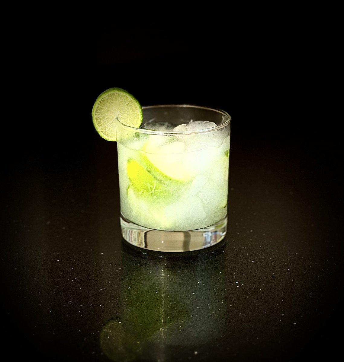 mlzema's tweet image. It’s Friday #HappyHour!🕔
#TWEETYOURDRINK 
#Caipirinha #Cachaça   
#Salute! #Cheers! #Sköl! #LChiam! #Santé! #Sláinte! #NaZdrowie! #OogyWawa! #Prosit! #OkoleMaluna! #Ziveli! #Serefe! #CinCin! #Kampai! #Prieka! #Evviva! #Noroc! #ZeiGazunt! #Gesondheid! #Saúde!🥃