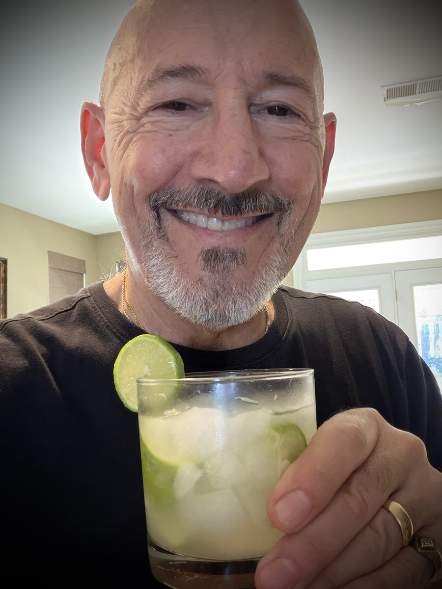 mlzema's tweet image. It’s Friday #HappyHour!🕔
#TWEETYOURDRINK 
#Caipirinha #Cachaça   
#Salute! #Cheers! #Sköl! #LChiam! #Santé! #Sláinte! #NaZdrowie! #OogyWawa! #Prosit! #OkoleMaluna! #Ziveli! #Serefe! #CinCin! #Kampai! #Prieka! #Evviva! #Noroc! #ZeiGazunt! #Gesondheid! #Saúde!🥃