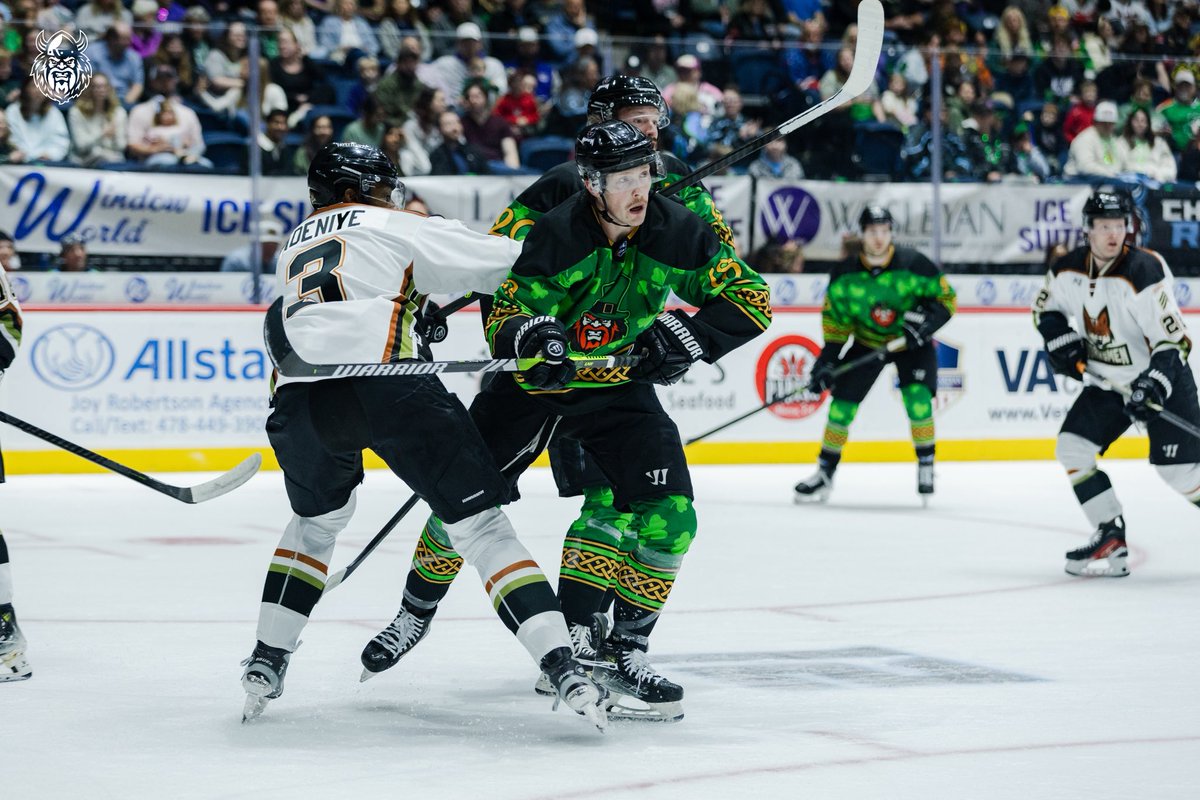 MaconMayhem's tweet photo. Luck is in the air… 🇮🇪💚

#AllOutMayhem | #MACvFAY https://t.co/mxo6HgPZ5N