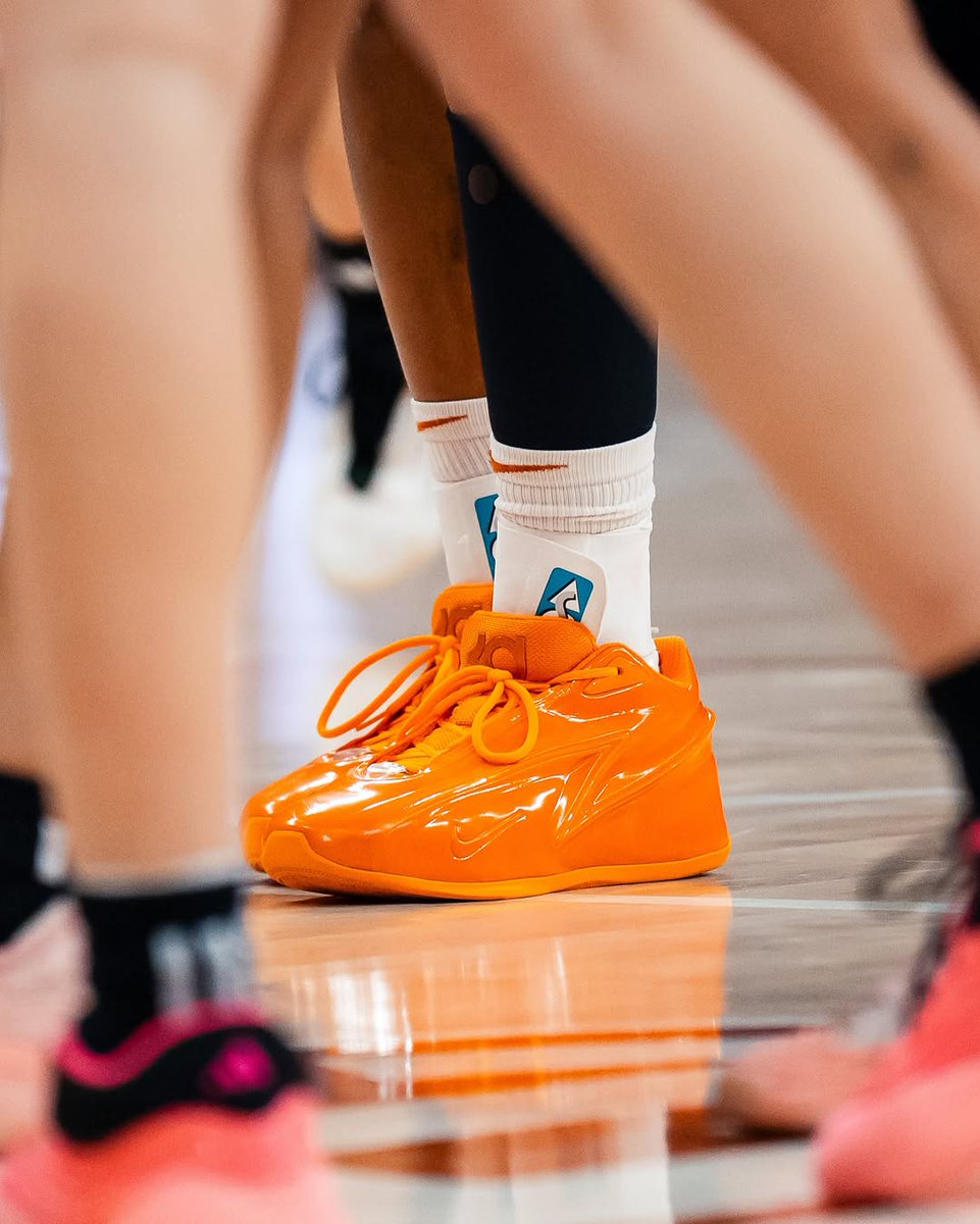 JustFreshKicks tweet media