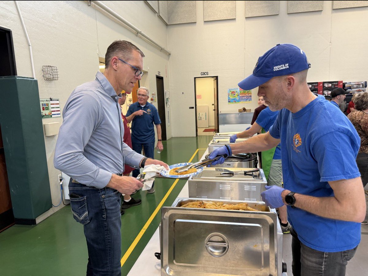 RandyFeenstra's tweet photo. It’s a great night for a fish fry in Ankeny!

Thank you to my friend, John Hollinrake, for welcoming me to his church and introducing me to some wonderful Iowans.

The food was great and the company was even better.

In Iowa, faith and fellowship keep our communities strong. https://t.co/j6JtOafnN0
