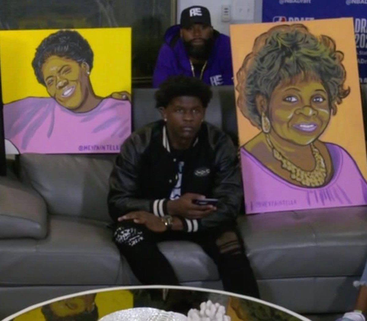 JustFreshKicks tweet media