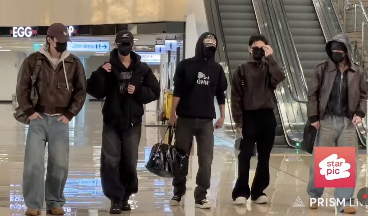 if someone told me this was enhypen a few months ago i would have literally gasped in your face… because what do you mean five members.