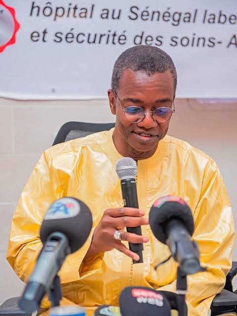 ModouEL's tweet photo. En ce moment de départ, je repense, le cœur gros, à ce chemin  de  trente ans que nous avons parcouru ensemble à Touba tantôt de près, tantôt d’un peu plus loin. Travailler avec vous a été un plaisir : compréhension, dévouement à la cause, compétence, disponibilité, modestie. https://t.co/x0rtPzBclq