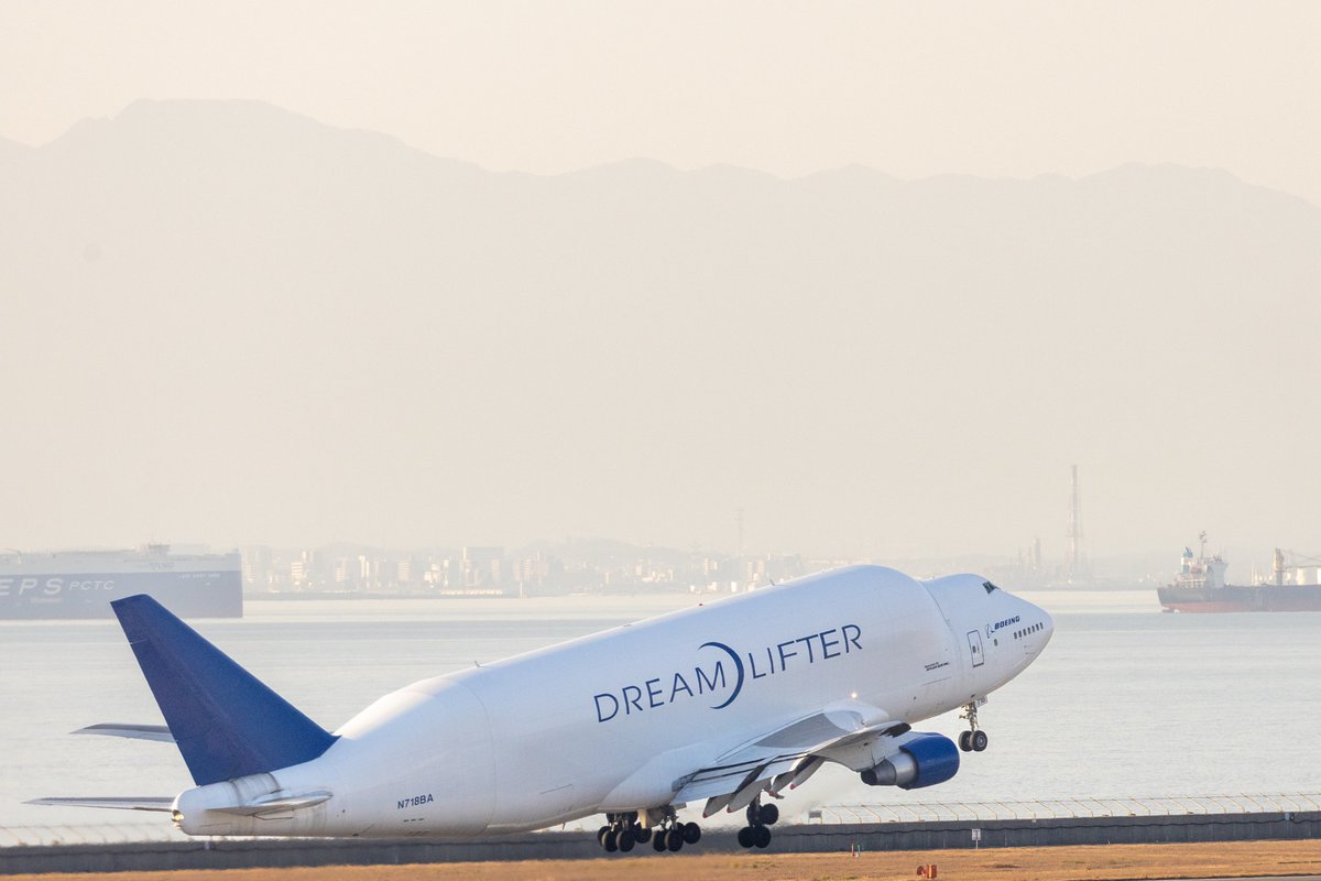 ryuukan96's tweet photo. LRで編集し救出した４枚
DREAM LIFTER Departure  #ファインダー越しの私の世界 #セントレア写真部 #ドリームリフター #centrair #N747BC #N780BA #N249BA #N718BA #Dreamlifter #EOSR6MarkII https://t.co/FgMjZ9FtXJ