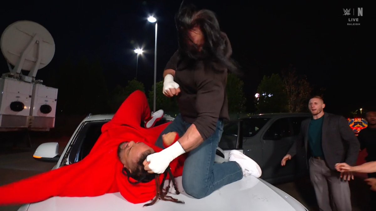 Drew McIntyre attacks Jacob Fatu backstage. #SmackDown