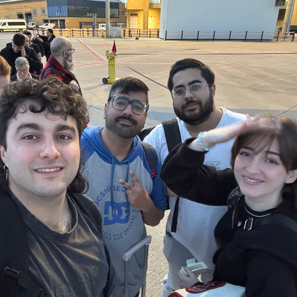 MadAhriel tweet media