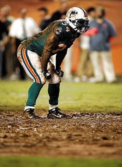 FB_Helmet_Guy tweet media