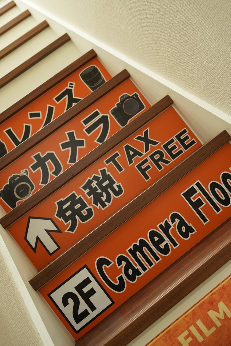 dkcamera2027's tweet photo. In-store Snap

A quick look inside the shop.

More Leica and film cameras
have been added recently.

It’s becoming a space
that’s fun just to browse.

Camera: Sony α7III
Lens: Zeiss Batis 2/40 CF

#Shinjuku
#UsedCamera
#Leica
#FilmCamera https://t.co/0LVsRmwXg6