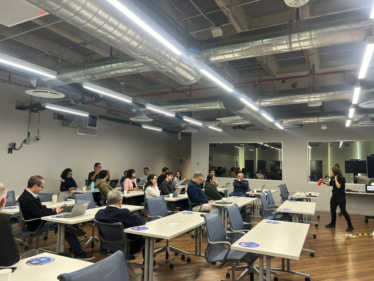 Escuela de Gobierno tweet media