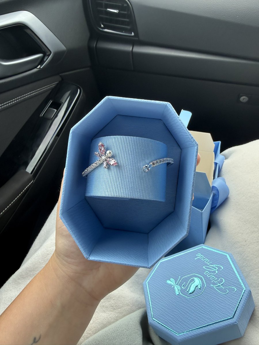 layla !! tweet media