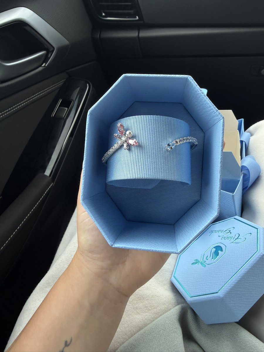 layla !! tweet media