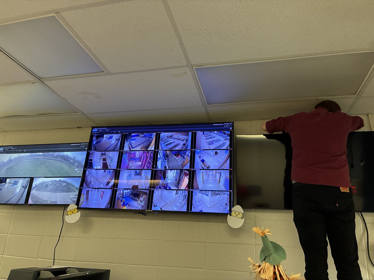 Mr_Jon_Winkle's tweet photo. Cannot have too many televisions on the office wall #fact #OPsharks https://t.co/HuERTyU7vd