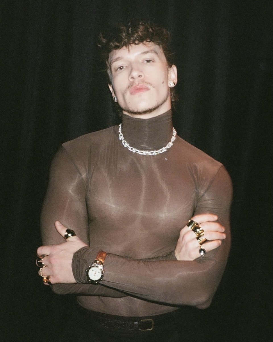 india ✩ tweet media