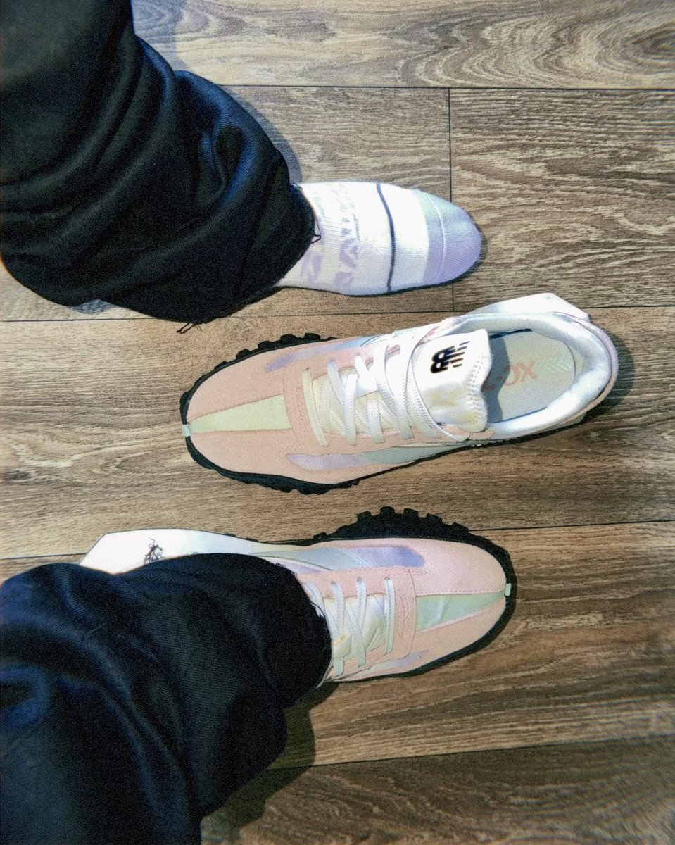 socktographer's tweet photo. Had to step out today with some Spring energy ๐ธ๐งฆ
Soft tones, clean vibes, and one of my favorite NB pairs in rotation.
Sock game subtle but speaking loudโฆ you either see it or you donโt ๐๐ฅ
#Socktography #SneakerheadStyle #NB #SpringFits https://t.co/gcqhbjITe5