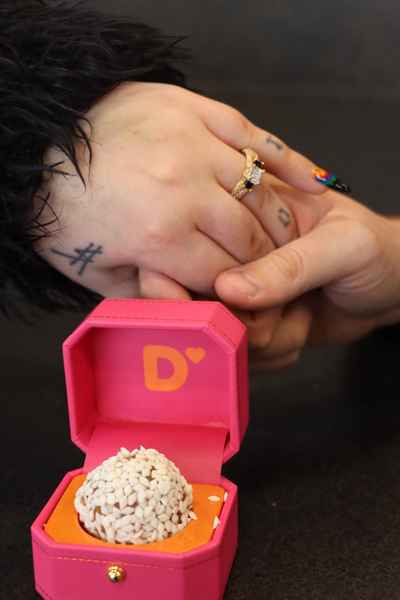 daisytherainbow's tweet image. FIANCÉ* OMG
HE PROPOSED TODAY FOR #NationalProposalDay with the @dunkindonuts ring box💍🩷🥹🍩  I’M ENGAGED!!!!! #ENGAGED #JUSTENGAGED #Dunkin #DunkinDonuts