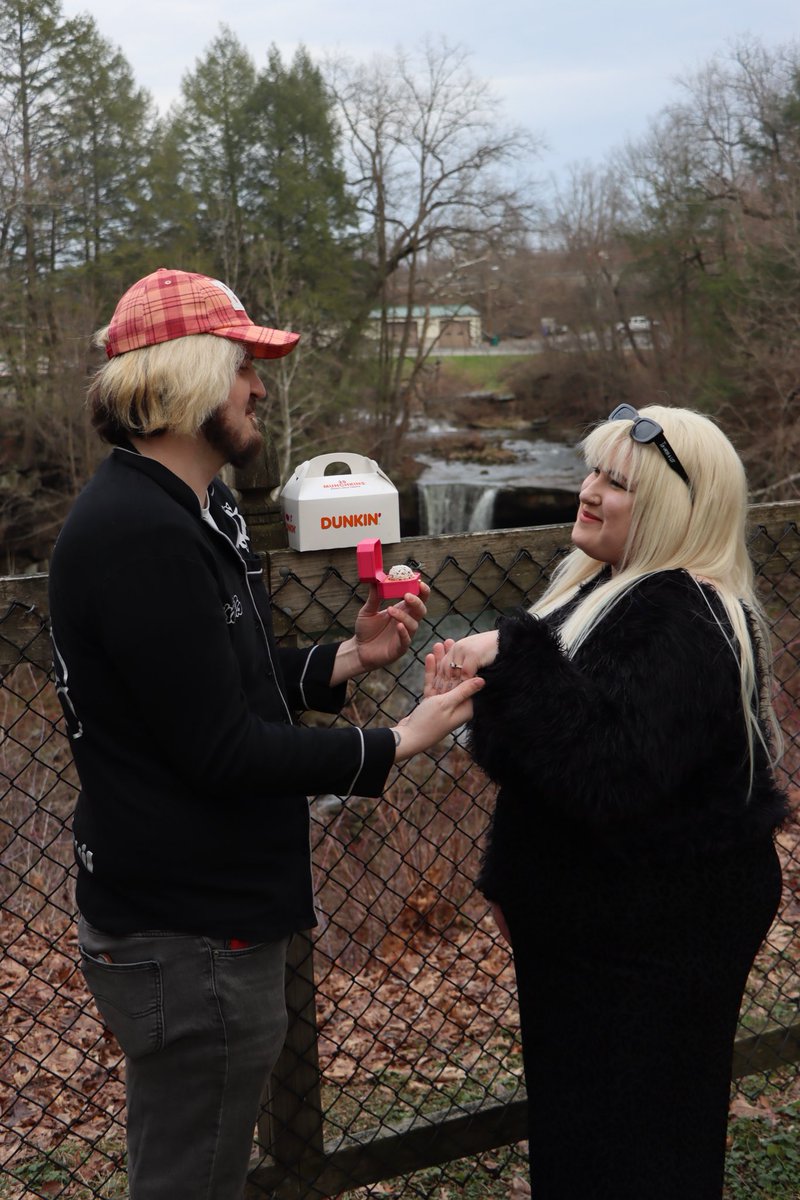 daisytherainbow's tweet image. FIANCÉ* OMG
HE PROPOSED TODAY FOR #NationalProposalDay with the @dunkindonuts ring box💍🩷🥹🍩  I’M ENGAGED!!!!! #ENGAGED #JUSTENGAGED #Dunkin #DunkinDonuts