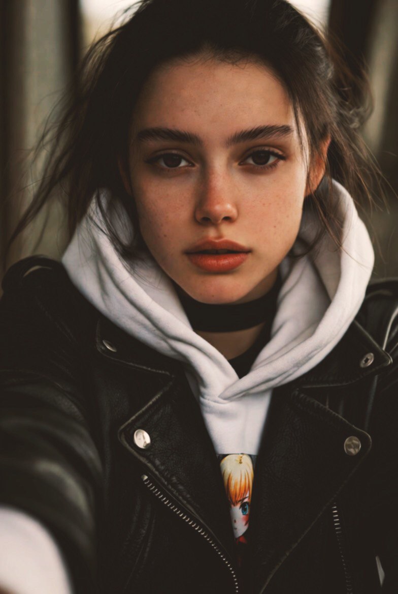 annetselin's tweet photo. I found a photo of myself from 2020😝😝😝. It's just crazy. I look like a completely different person in it. https://t.co/32y41OJr3m