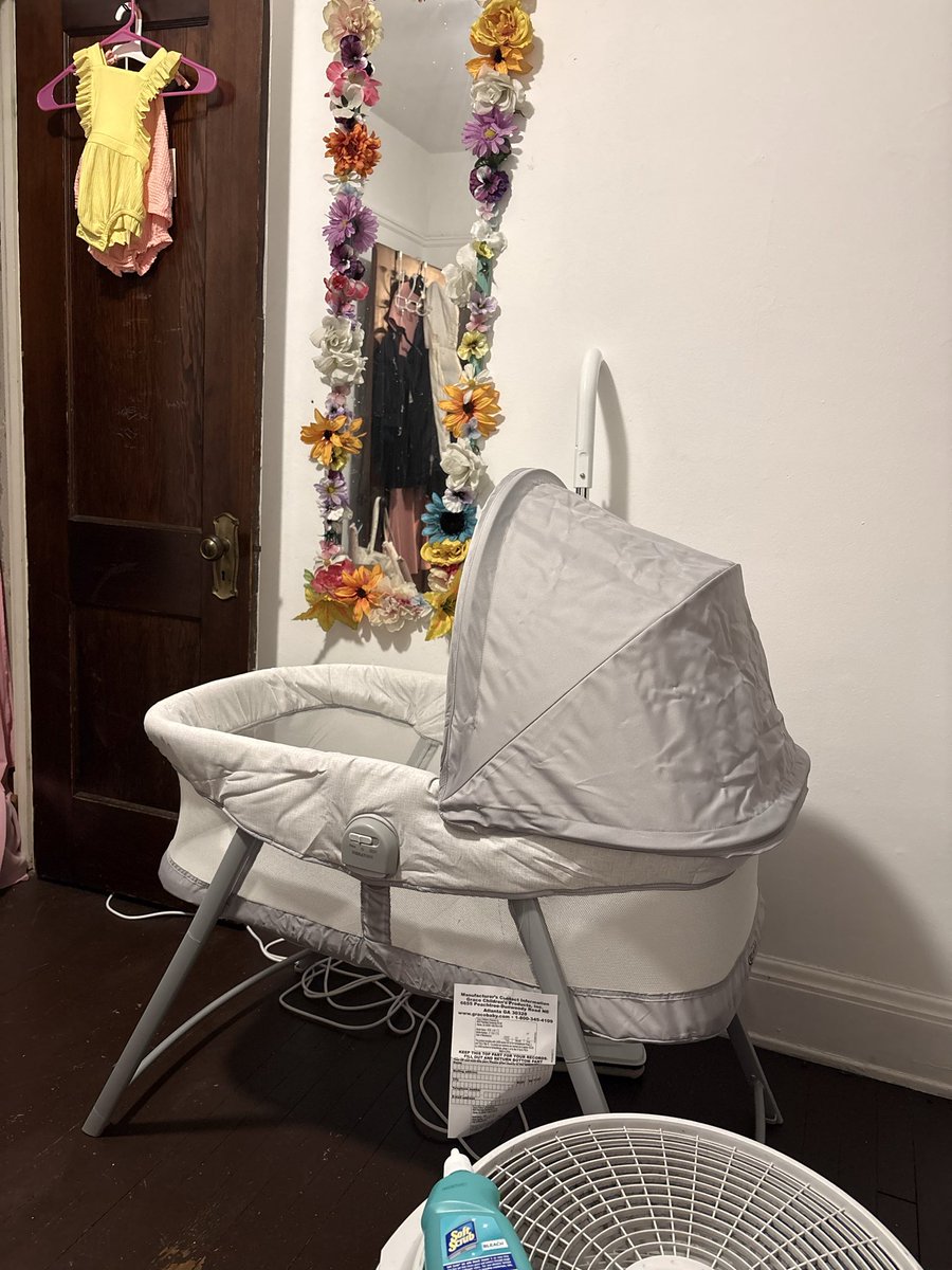 Tahler_D_Creata's tweet photo. 12 days until I’m induced. And I absolutely do not have her room together at all. I’m not putting her crib together until she’s 6 months https://t.co/aRMawTOeLo