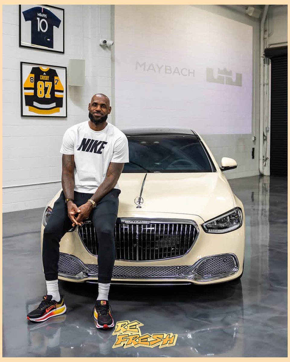 RefreshGang's tweet photo. #Connect LeBron James ameonyesha Mercedes‑Maybach S 680 yake ya kifahari, iliyotengenezwa maalum kupitia program ya MANUFAKTUR. Gari hili ni la kipekee, limebuniwa kwa mahitaji yake binafsi na lina logo yake. Zipo mbili tu duniani, moja kwake, nyingine ikionyeshwa hivi karibuni. https://t.co/dlhQavzeRp