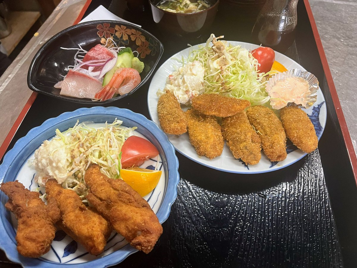 hiroshi2235's tweet photo. 市場では
佐渡かき、南蛮えび、山菜などを調達

下関ふく料理、佐渡かき料理
好評営業油です

◇かきフライ、お刺身とりから定食

◇ふくちり鍋、ミニふく刺身

週末も美味しく食べて楽しく過ごしましょう https://t.co/kTu5zKGp1Z