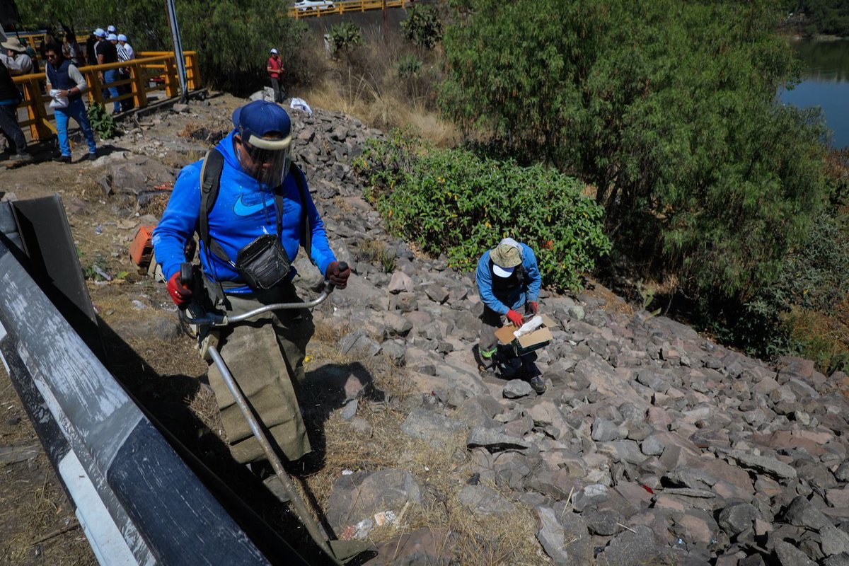 NDP_Noticias's tweet photo. 💧 Compromiso con el agua 💧
En el Día Mundial del Agua, el alcalde @isaacsolar se sumó al saneamiento de la Presa Madín 🌊

Conoce más ⬇️
🔗https://t.co/x4y0nOjG5e 🌐
#Naucalpan #PresaMadín #CONAGUA #OCAVM #DíaMundialDelAgua https://t.co/SBx8CfjhrM