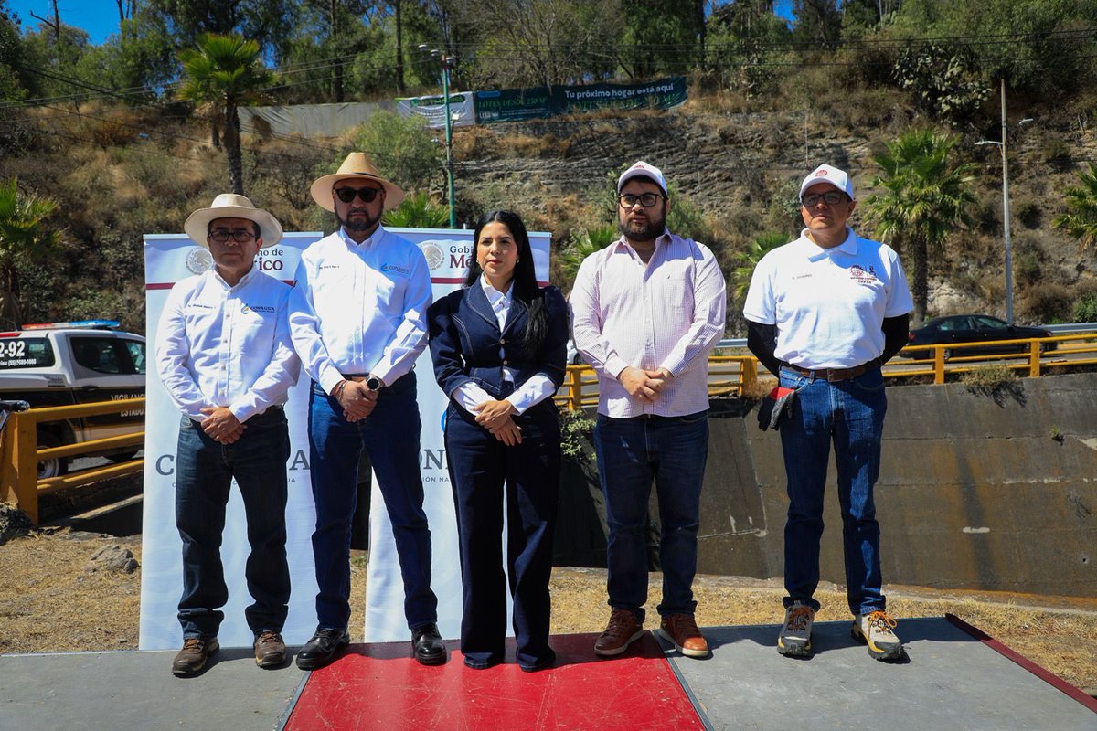 NDP_Noticias's tweet photo. 💧 Compromiso con el agua 💧
En el Día Mundial del Agua, el alcalde @isaacsolar se sumó al saneamiento de la Presa Madín 🌊

Conoce más ⬇️
🔗https://t.co/x4y0nOjG5e 🌐
#Naucalpan #PresaMadín #CONAGUA #OCAVM #DíaMundialDelAgua https://t.co/SBx8CfjhrM