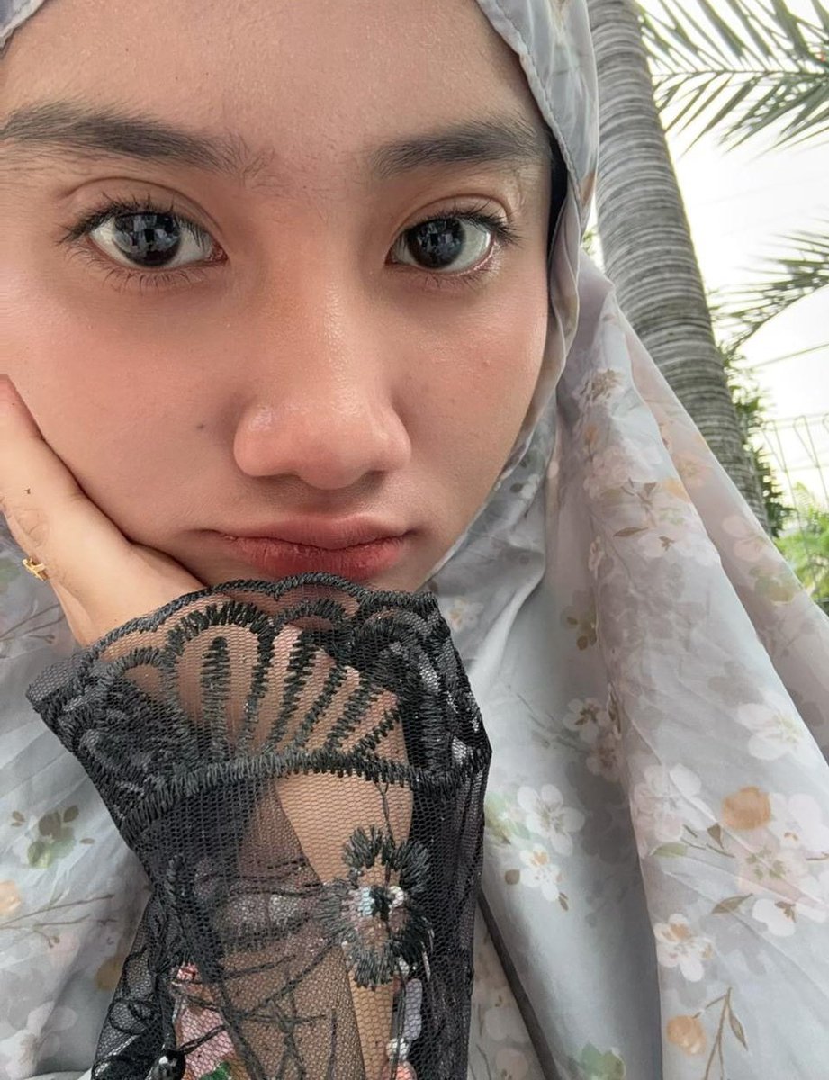 amonali biru tweet media