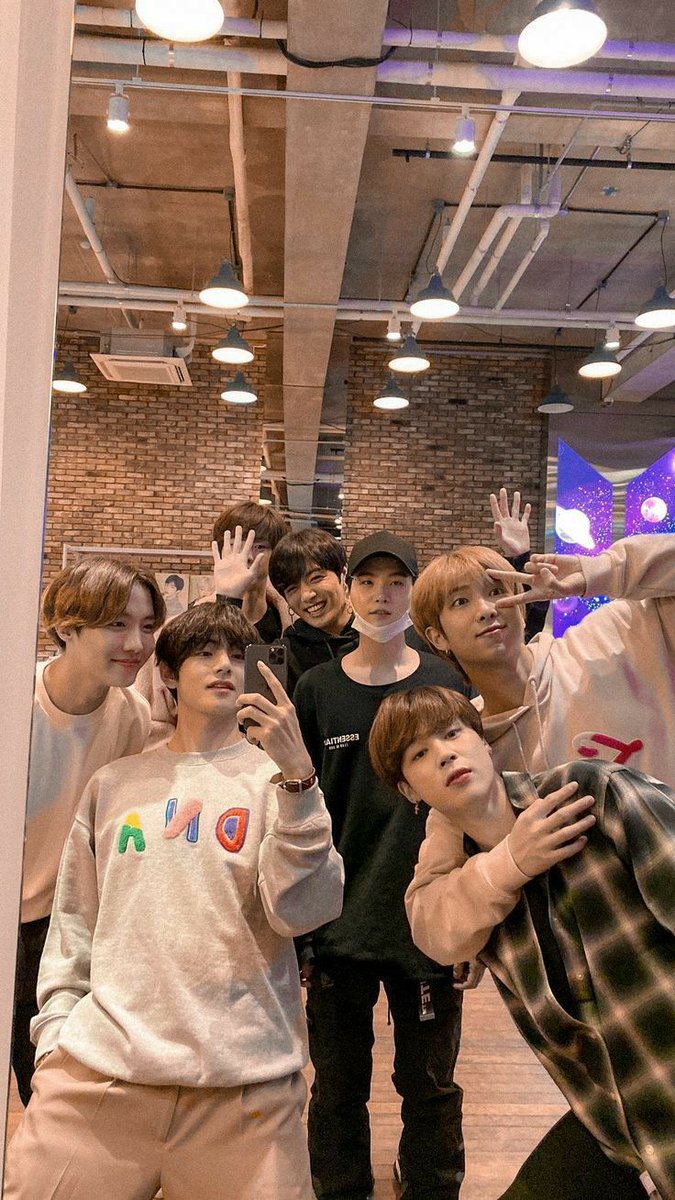 astrofliy's tweet photo. BTS IS BACK!!! 
#BTS_ARİRANG https://t.co/tjxzXpwjfM