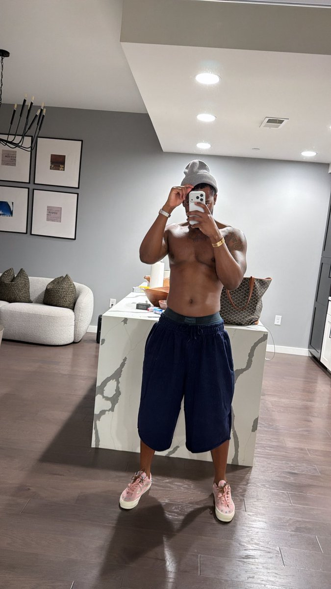 Unknown User tweet media