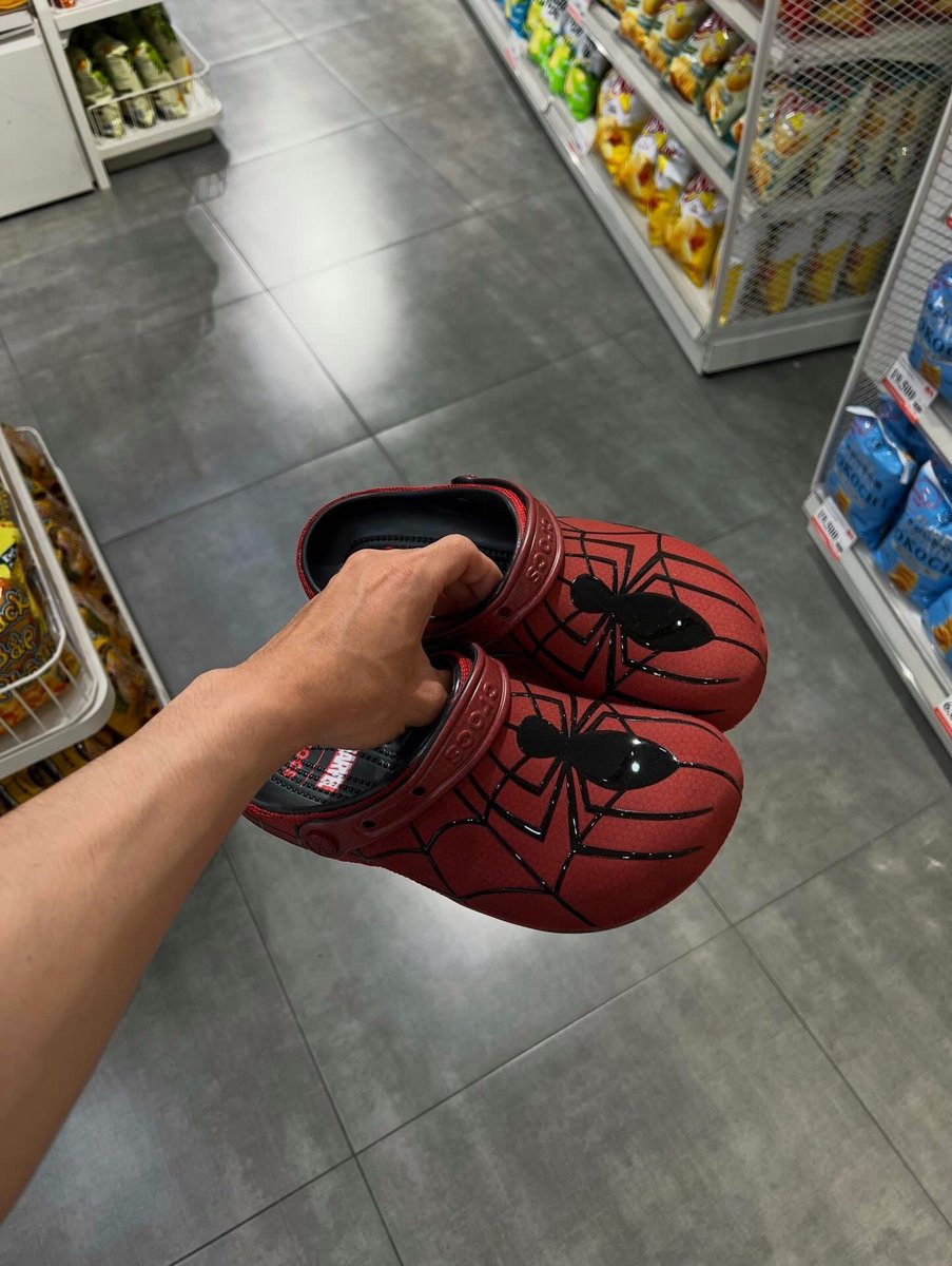 JustFreshKicks tweet media