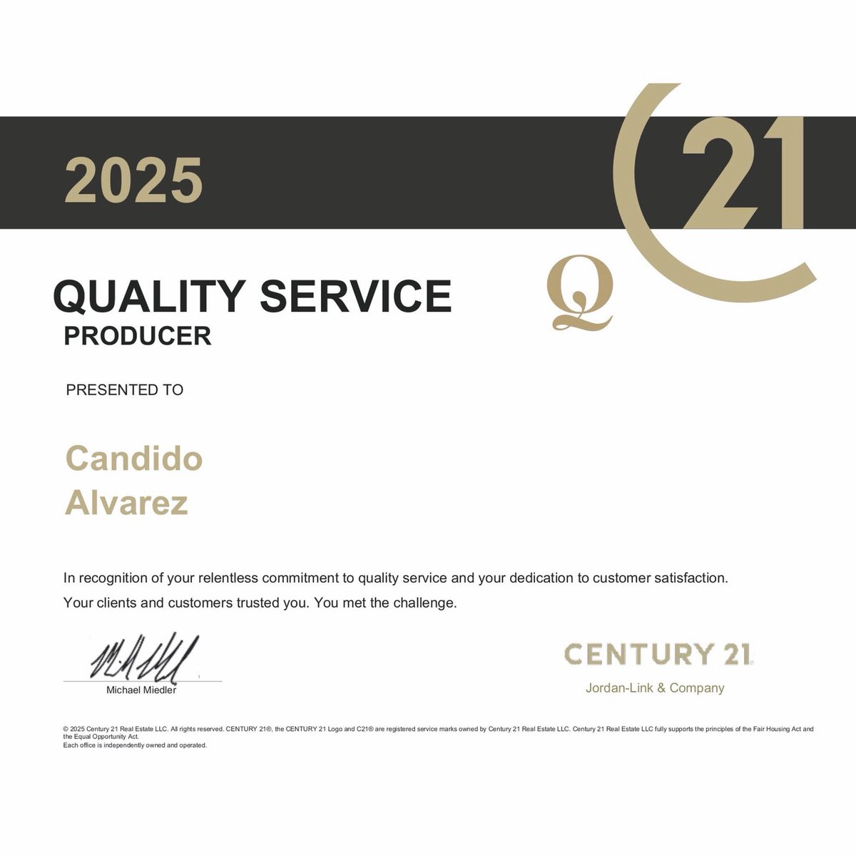 candymanalvarez's tweet photo. I received this from my company! Always giving my best! 🏡🔑🍬 #candymancansell #service 
📱 ☎️ (559)308-4636 
DRE 01089344
Century 21 Jordan-Link &amp; Co. https://t.co/4v13uabKFJ